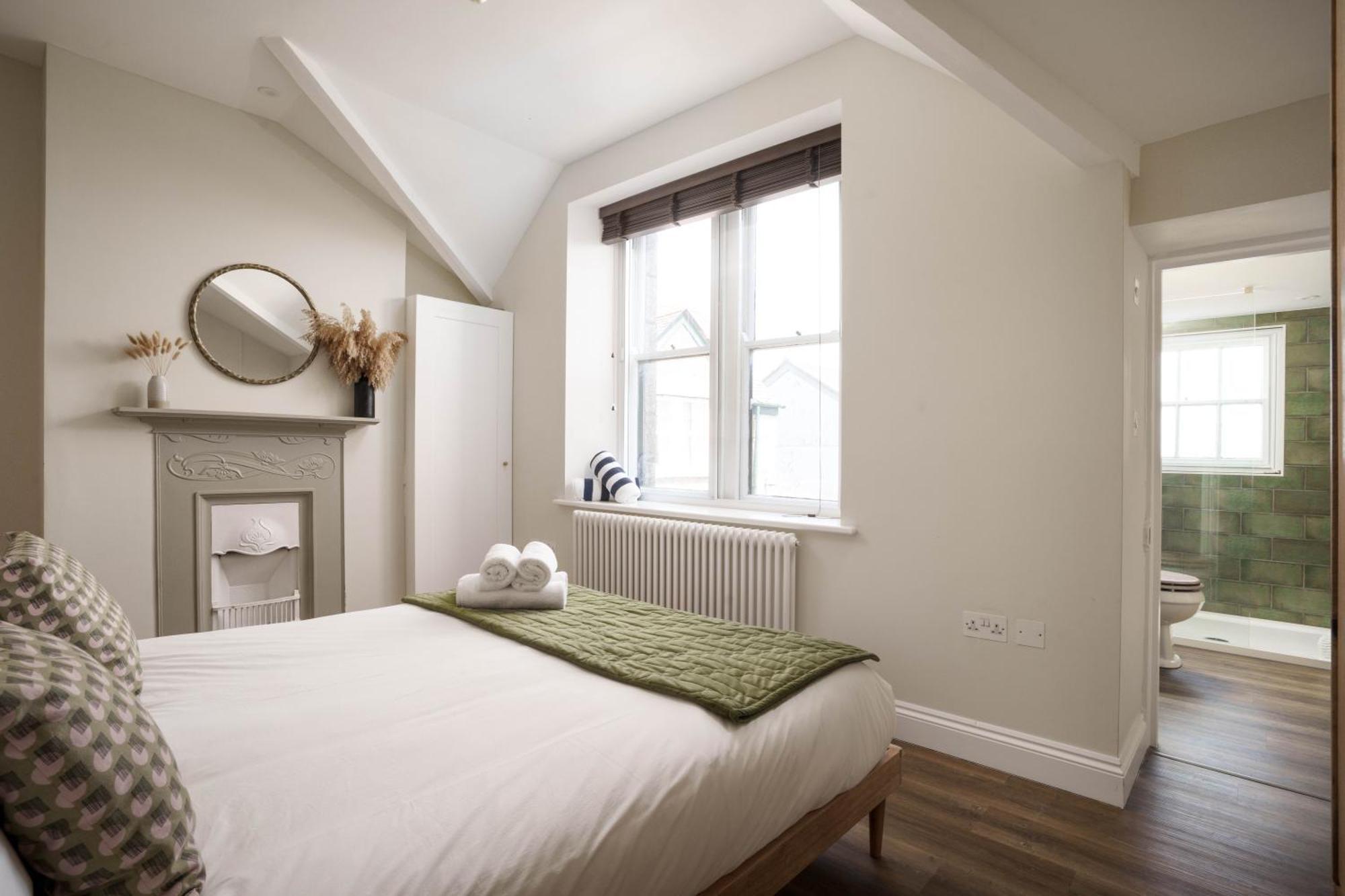 Modern Central One Bedroom Apartment In Penzance Extérieur photo